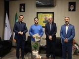 تجلیل فرماندار بهارستان از سرمربی تیم ملی کشتی فرنگی دانش آموزی کشور