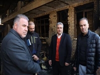 بازدید معاون برنامه‌ریزی و توسعه فرمانداری بهارستان از واحد تولیدی آسیب‌دیده در آتش‌سوزی لکه صنعتی الهیه