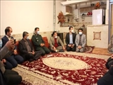 دیدار فرماندار و مسئولین شهرستان بهارستان با یکی از خانواده های شریف و تحت پوشش نهاد حمایتی