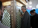 ادای احترام سرپرست فرمانداری بهارستان به مقام شامخ شهدا و زیارت آستان مقدس امامزاده باقر (ع)