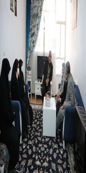 دیدار فرماندار بهارستان با ۳ مادر