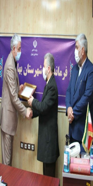 تجلیل فرماندار بهارستان از رئیس
