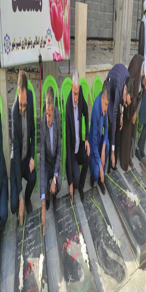 غبارروبی مزار شهدای شهرستان بهارستان