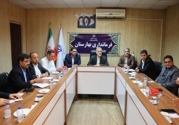 هم‌اندیشی فرماندار بهارستان با نمایندگان احزاب و تشکل‌های سیاسی
